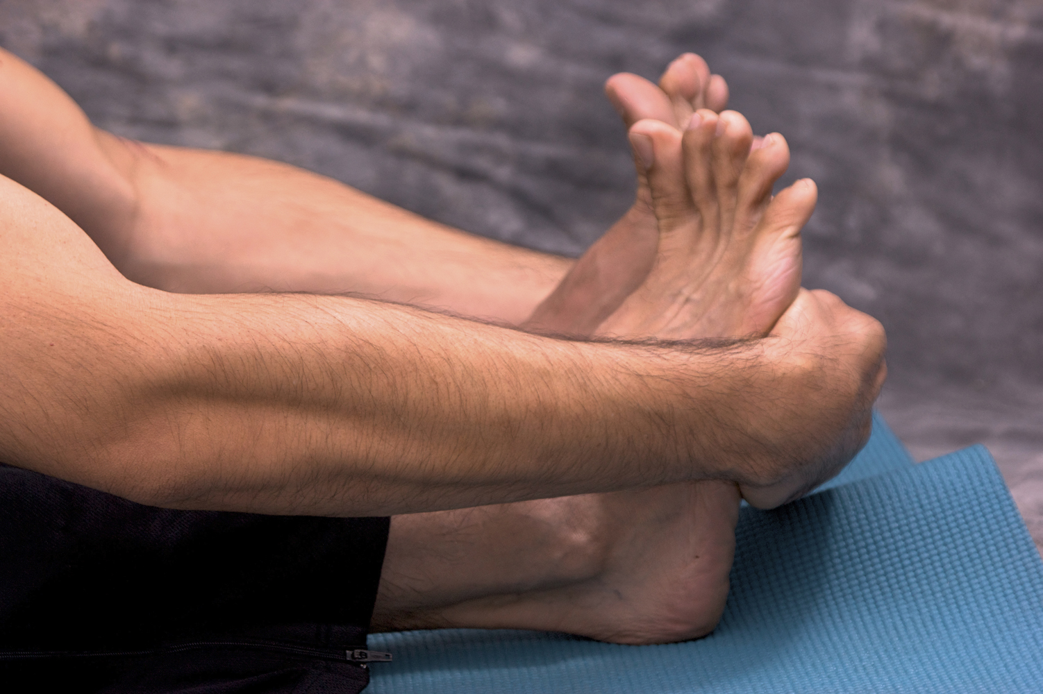 Stretching the Feet Before and After Running