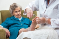 Having Healthy Feet Is an Effective Way to Prevent Falls for Seniors